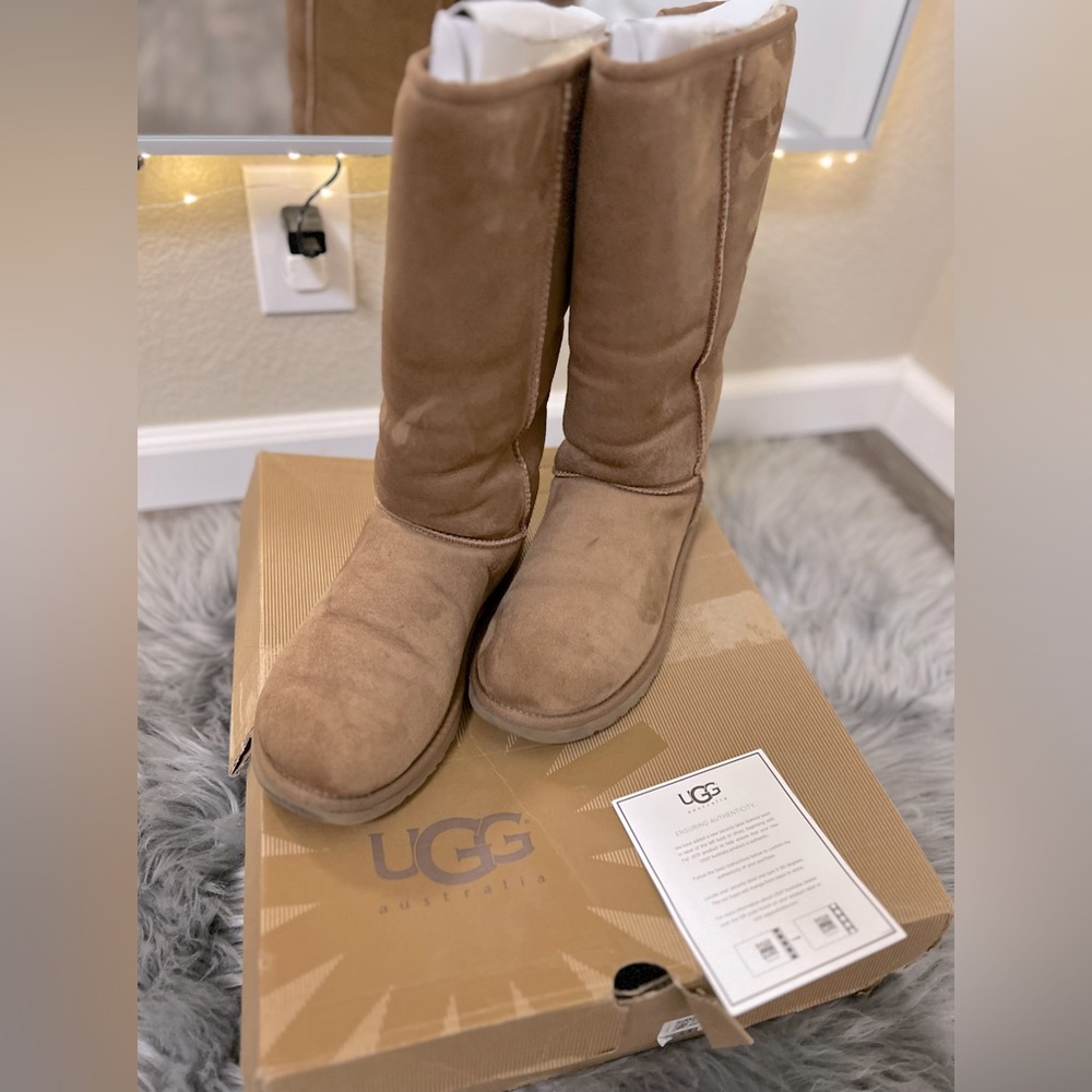 UGG CHESTNUT TALL BOOTS SIZE 9